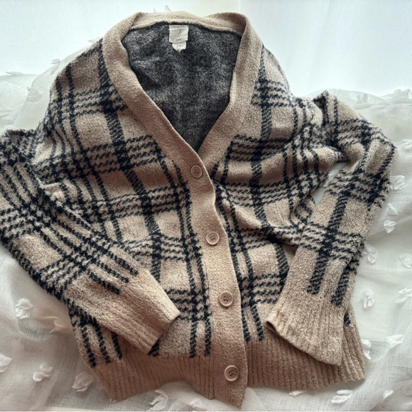 Soft plaid checkered button up shrug sweater - Picture 3 of 3